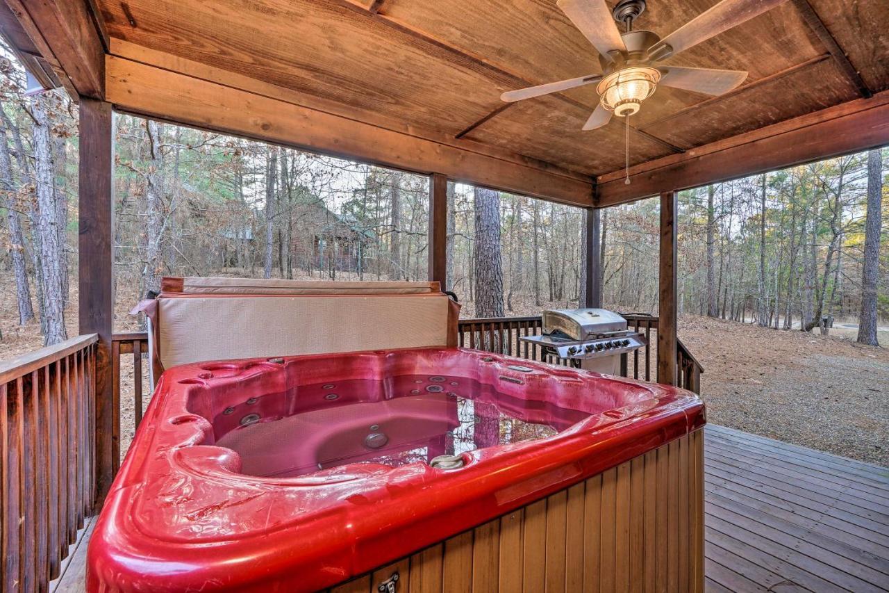 Broken Bow Cabin With Deck, Hot Tub And Fire Pit! Eksteriør billede