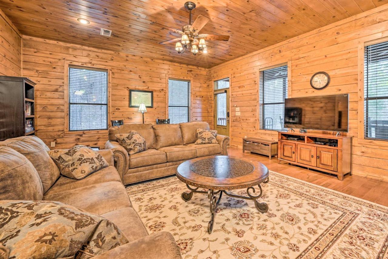 Broken Bow Cabin With Deck, Hot Tub And Fire Pit! Eksteriør billede