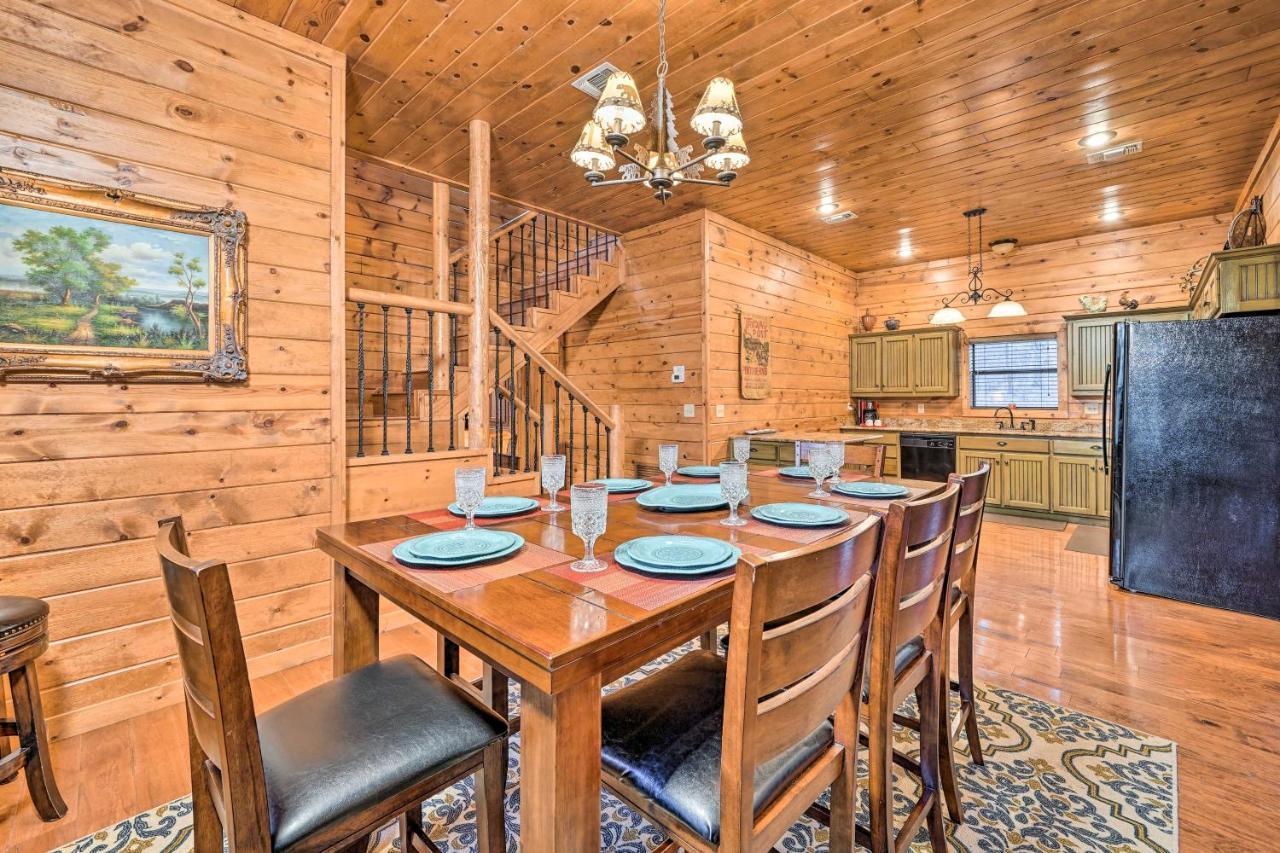 Broken Bow Cabin With Deck, Hot Tub And Fire Pit! Eksteriør billede