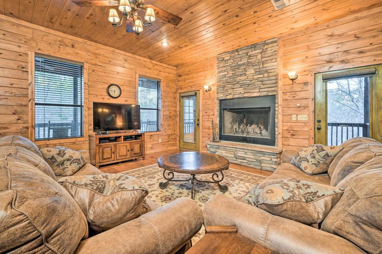 Broken Bow Cabin With Deck, Hot Tub And Fire Pit! Eksteriør billede