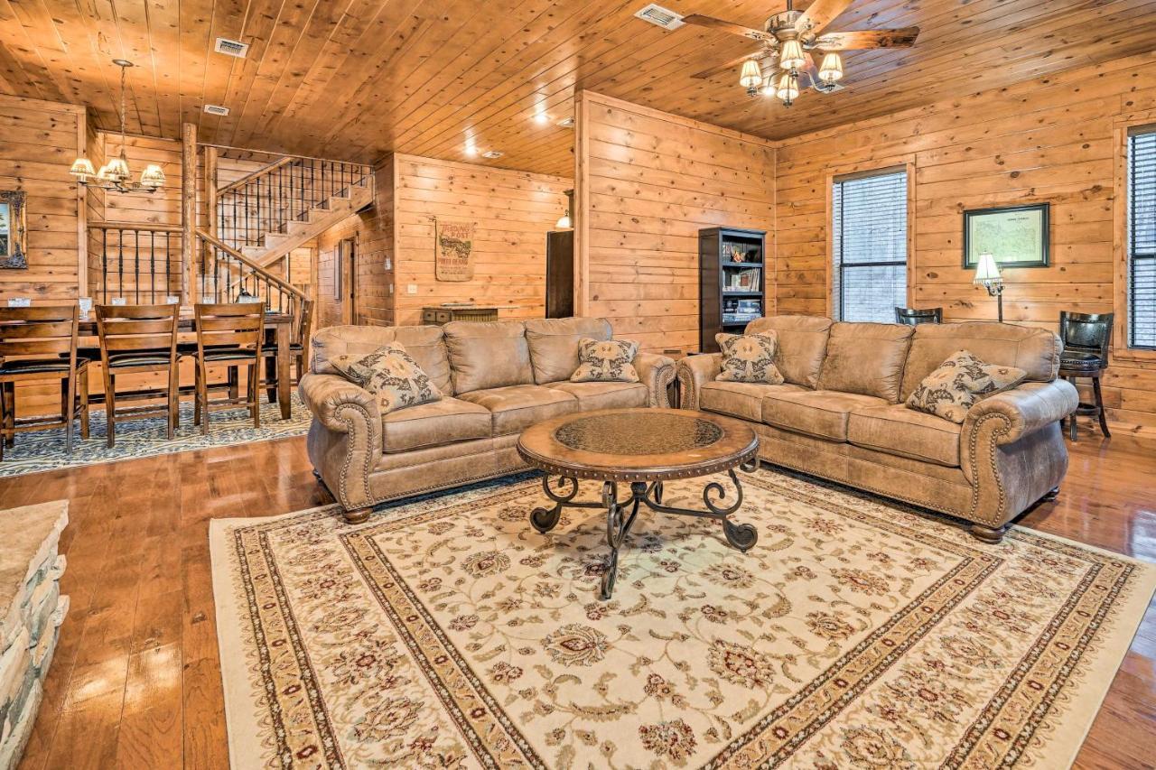 Broken Bow Cabin With Deck, Hot Tub And Fire Pit! Eksteriør billede