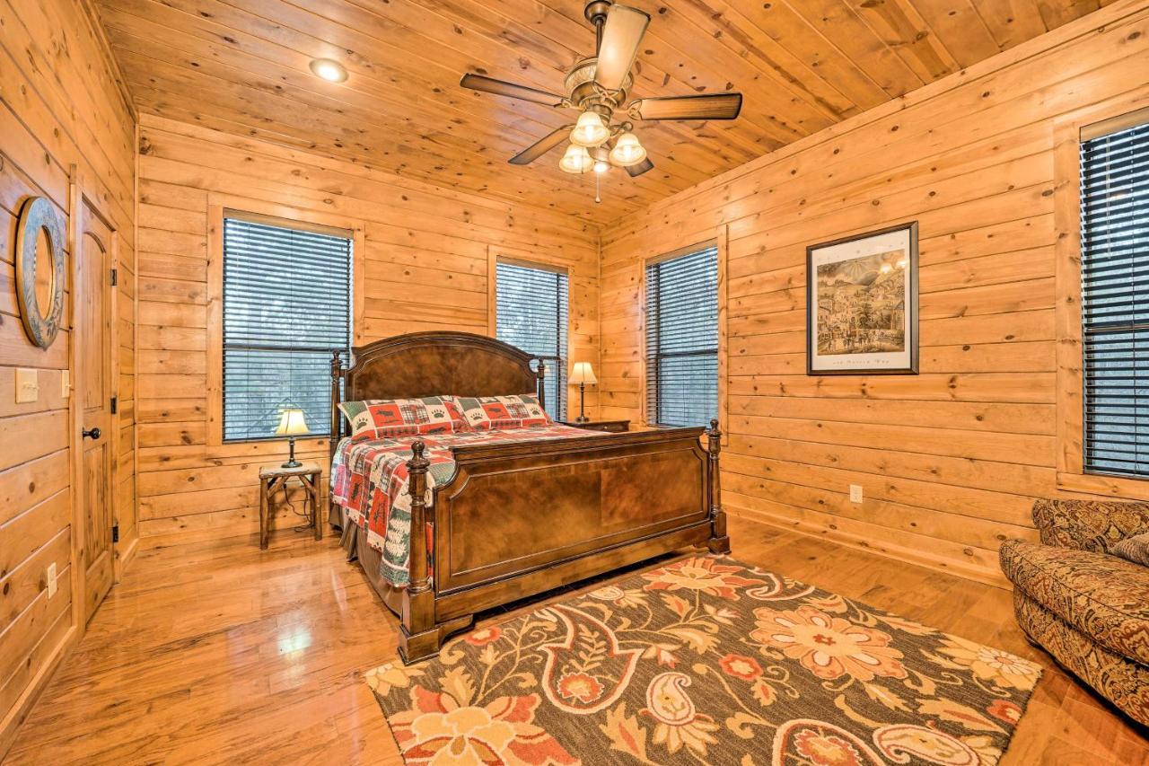 Broken Bow Cabin With Deck, Hot Tub And Fire Pit! Eksteriør billede