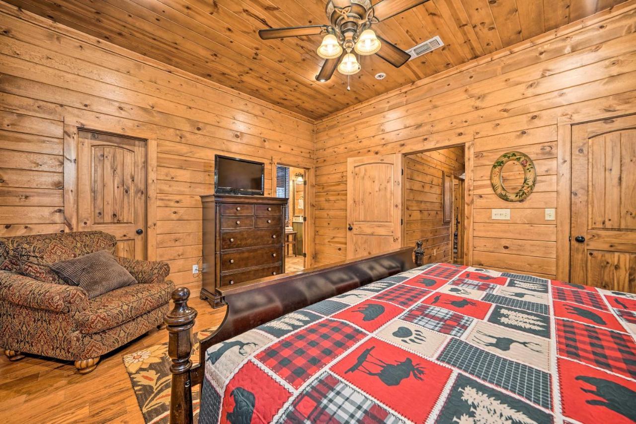 Broken Bow Cabin With Deck, Hot Tub And Fire Pit! Eksteriør billede