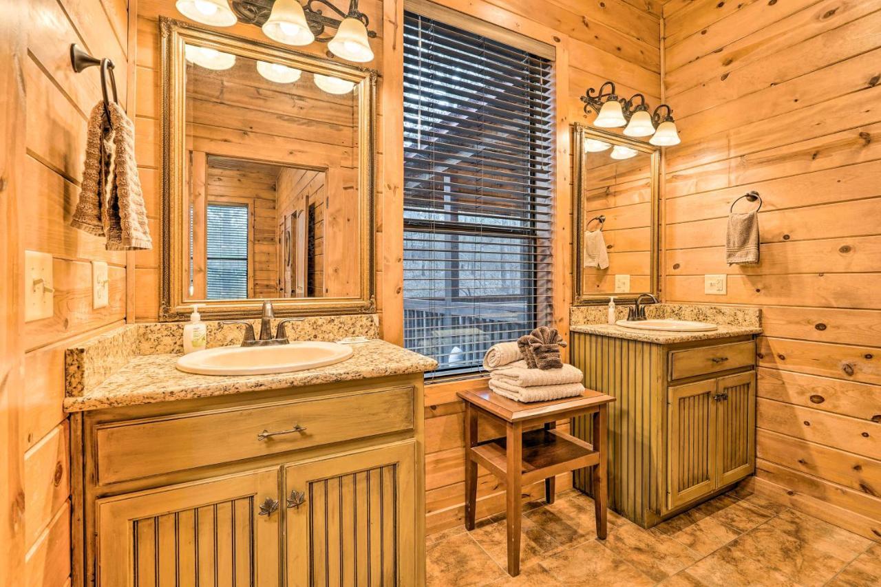 Broken Bow Cabin With Deck, Hot Tub And Fire Pit! Eksteriør billede