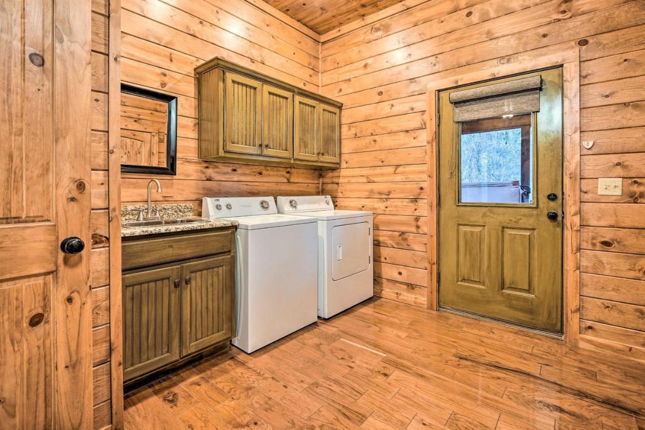 Broken Bow Cabin With Deck, Hot Tub And Fire Pit! Eksteriør billede