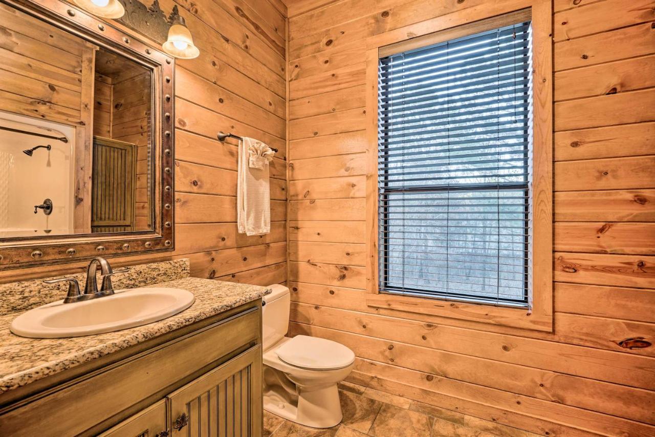 Broken Bow Cabin With Deck, Hot Tub And Fire Pit! Eksteriør billede