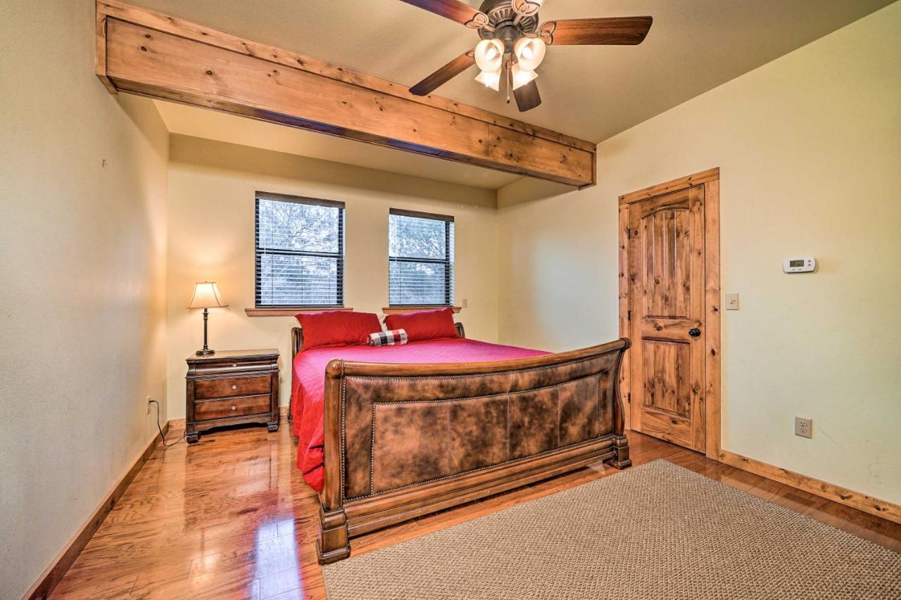 Broken Bow Cabin With Deck, Hot Tub And Fire Pit! Eksteriør billede