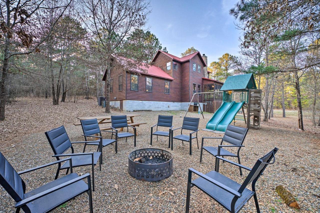 Broken Bow Cabin With Deck, Hot Tub And Fire Pit! Eksteriør billede