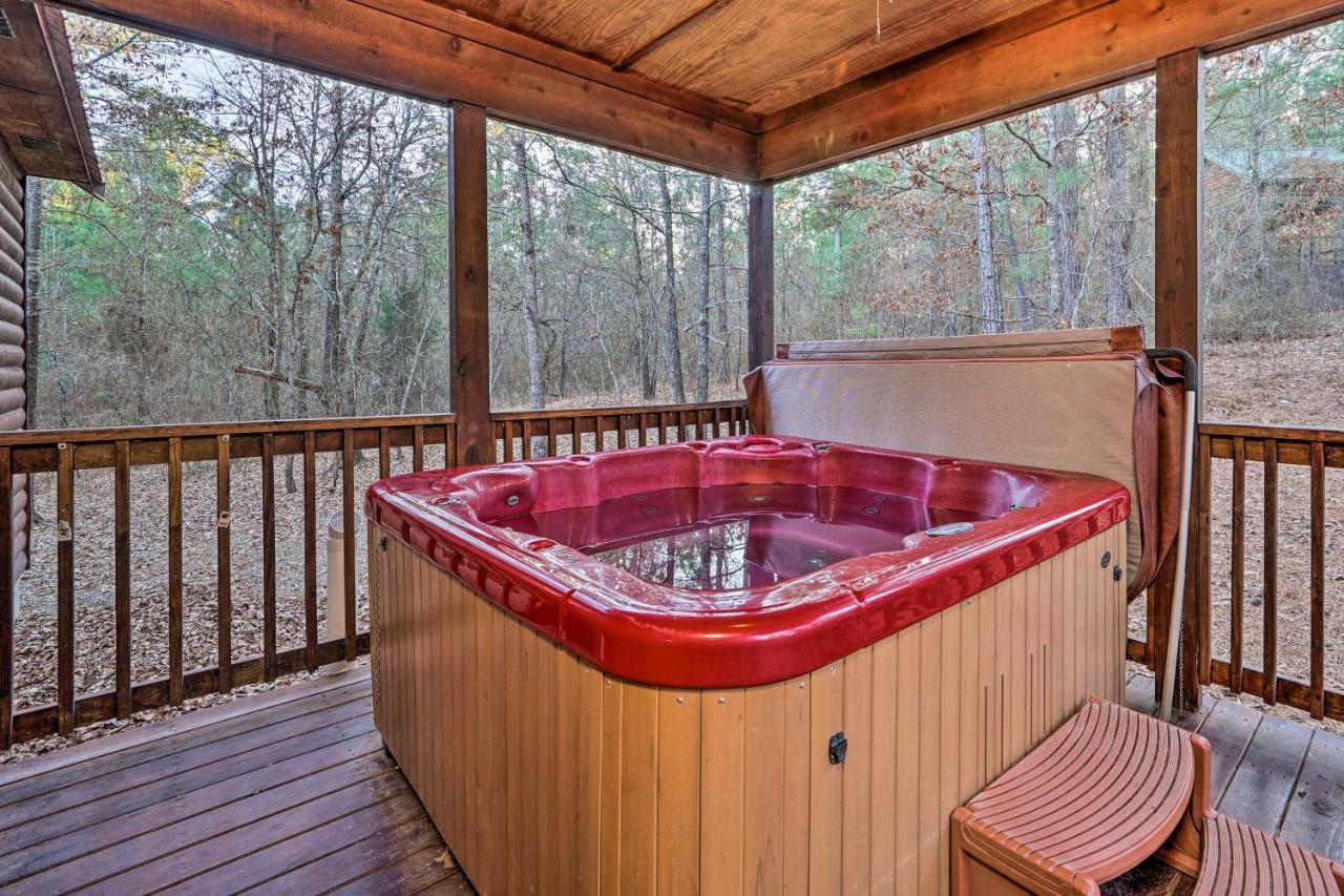 Broken Bow Cabin With Deck, Hot Tub And Fire Pit! Eksteriør billede